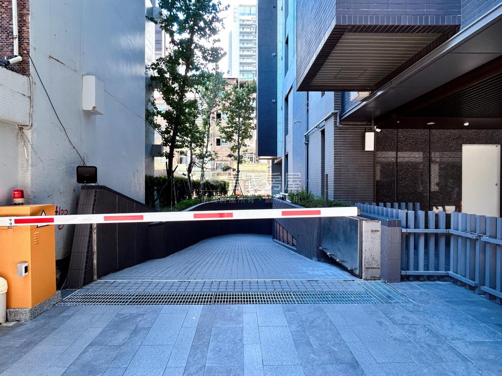 全陽豐會高樓４房坡平車位房屋室內格局與周邊環境