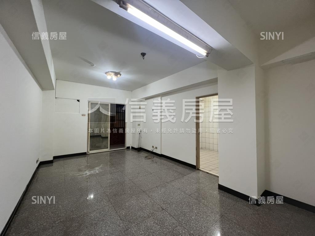 近仁愛國小的一樓有車位房屋室內格局與周邊環境