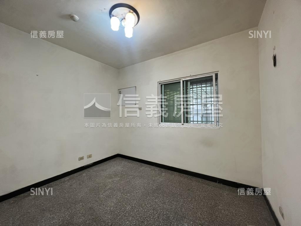 近仁愛國小的一樓有車位房屋室內格局與周邊環境