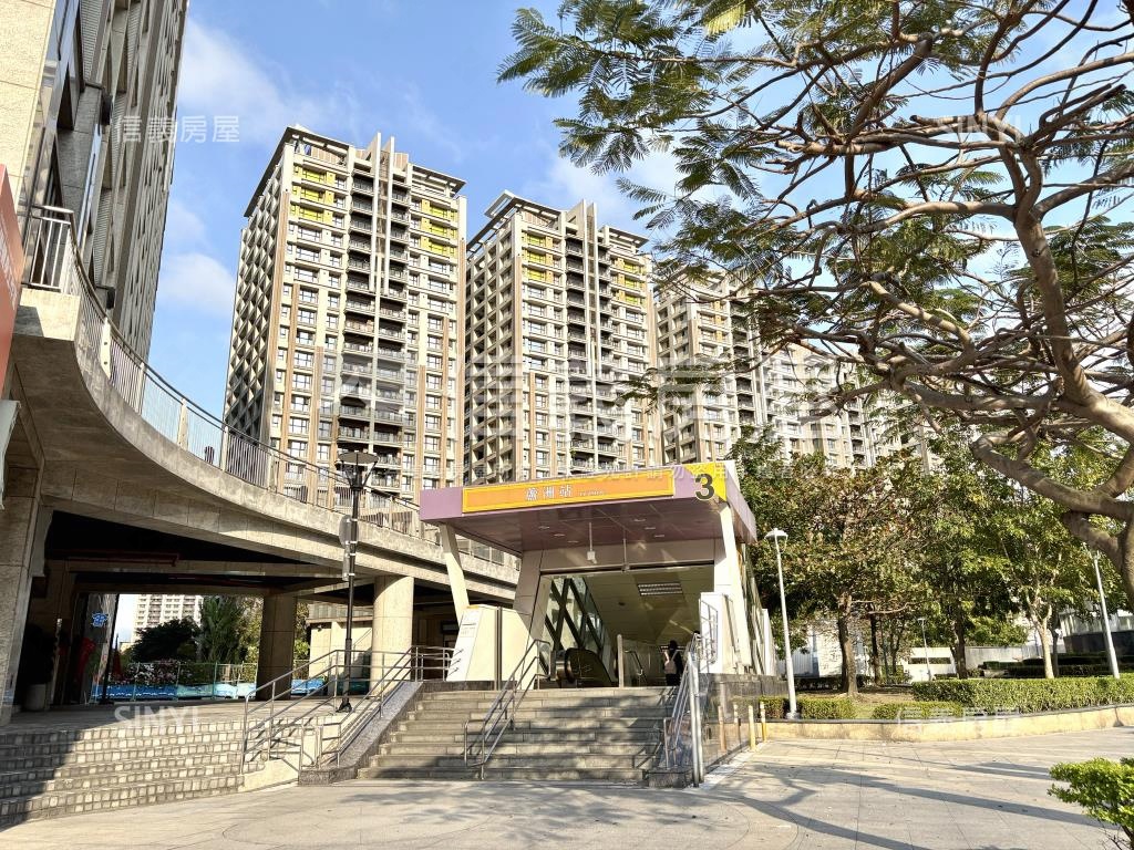 近仁愛國小的一樓有車位房屋室內格局與周邊環境