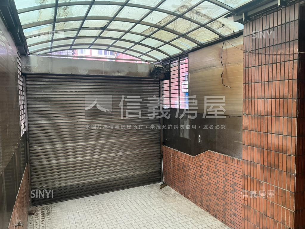 近仁愛國小的一樓有車位房屋室內格局與周邊環境