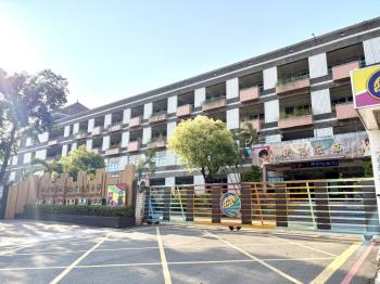 近仁愛國小的一樓有車位