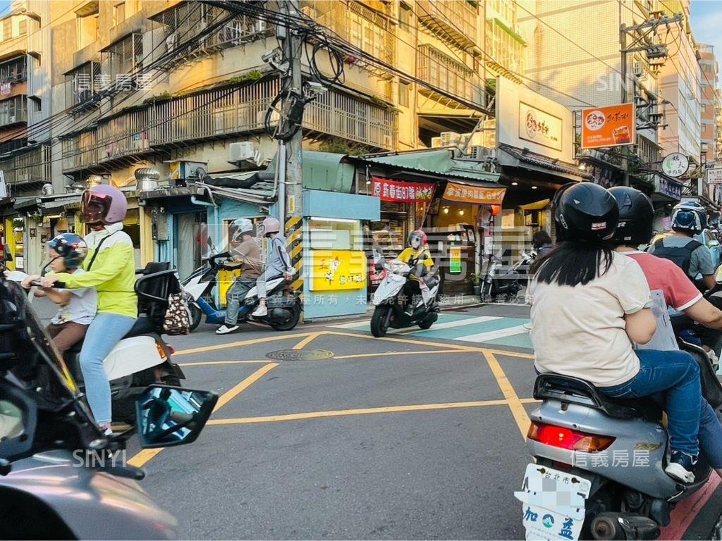 真理商圈●黃金人潮收租房屋室內格局與周邊環境