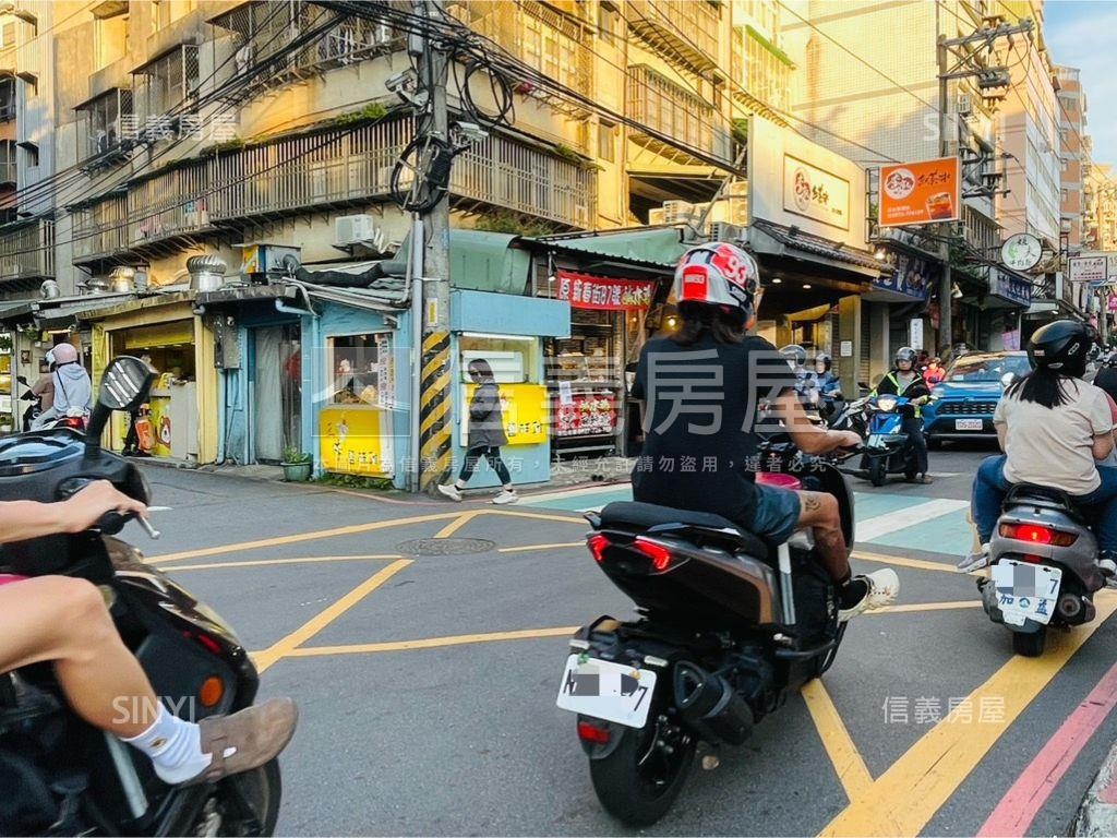 真理商圈●黃金人潮收租房屋室內格局與周邊環境