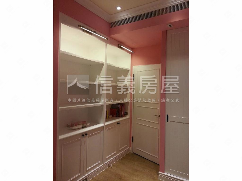 仰睦現代輕奢美４房房屋室內格局與周邊環境