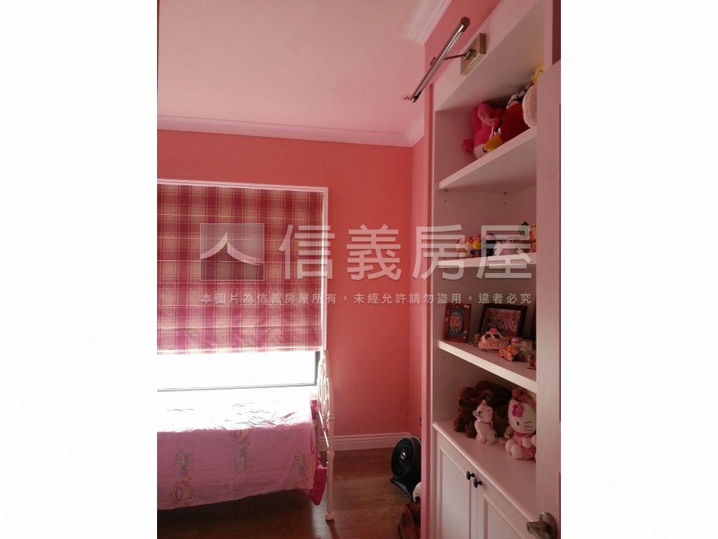 仰睦現代輕奢美４房房屋室內格局與周邊環境