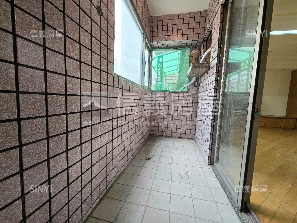 ⭐夯近未來漢神稀有露臺戶房屋室內格局與周邊環境