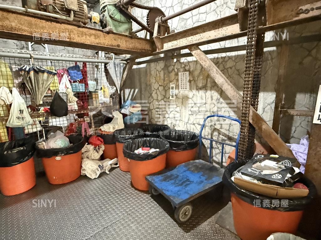 近捷運邊間採光大套房房屋室內格局與周邊環境