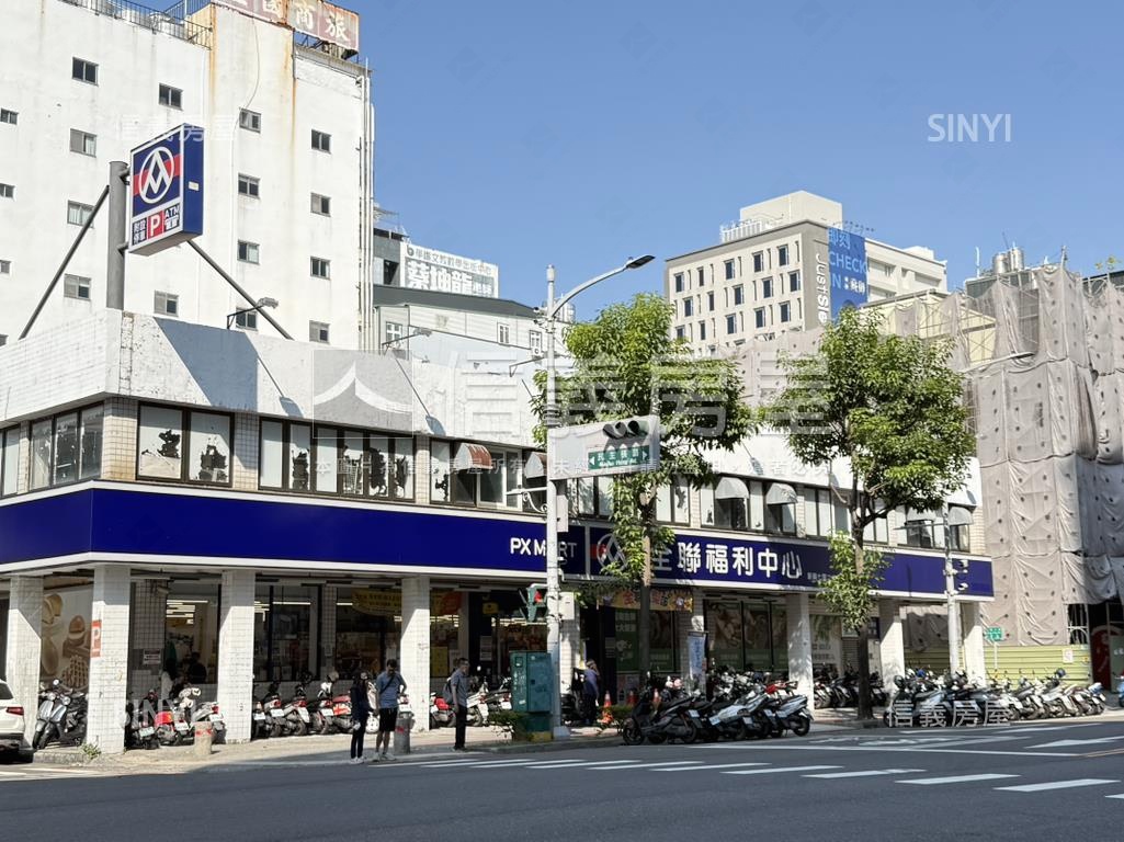 近捷運邊間採光大套房房屋室內格局與周邊環境
