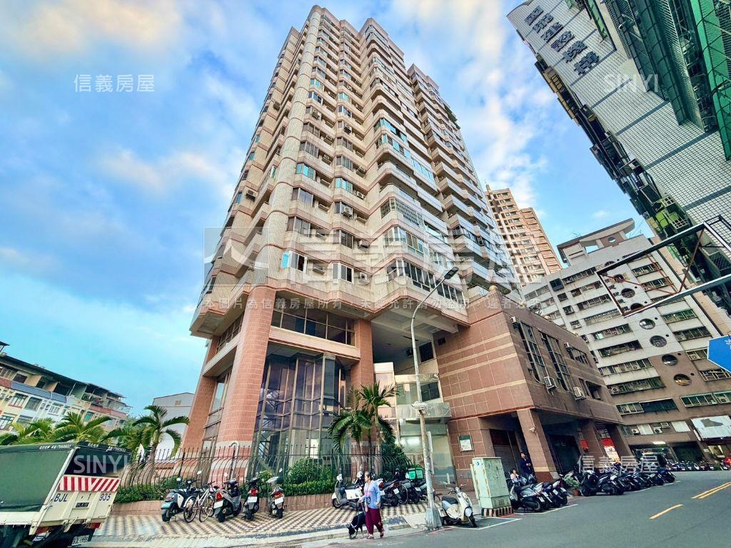 鼎山家樂福三面採光大四房房屋室內格局與周邊環境