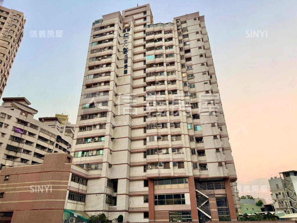 鼎山家樂福三面採光大四房房屋室內格局與周邊環境