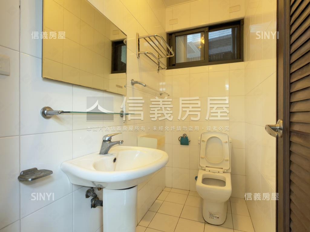 捷運旁臨路金店面房屋室內格局與周邊環境