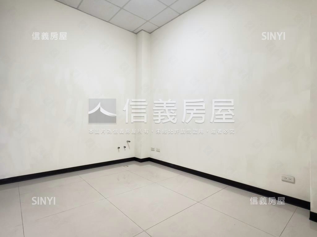 捷運旁臨路金店面房屋室內格局與周邊環境