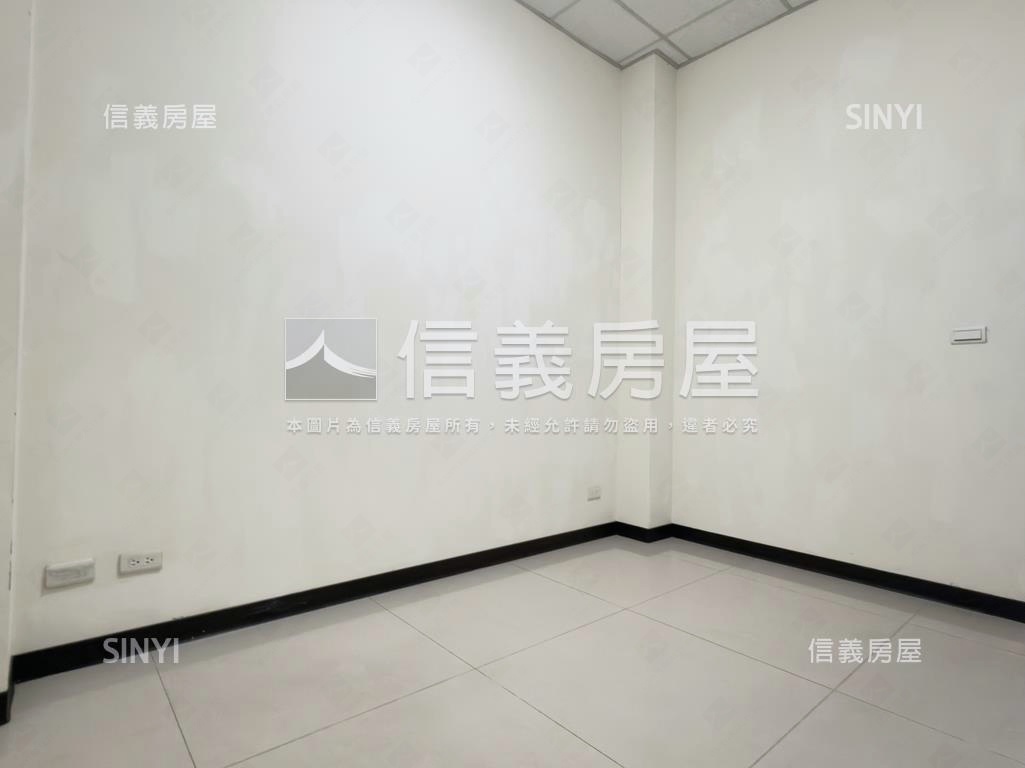 捷運旁臨路金店面房屋室內格局與周邊環境