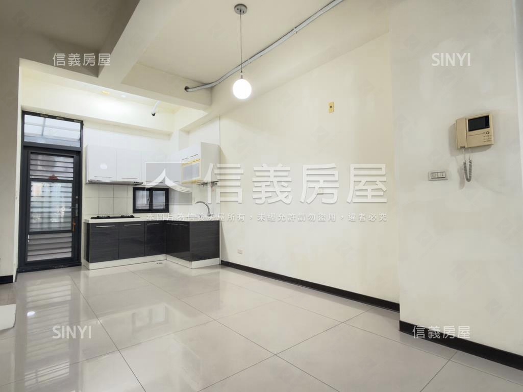 捷運旁臨路金店面房屋室內格局與周邊環境