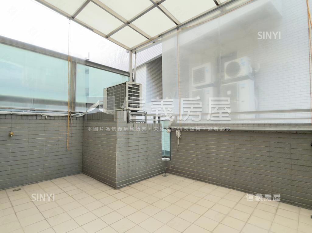 捷運旁臨路金店面房屋室內格局與周邊環境