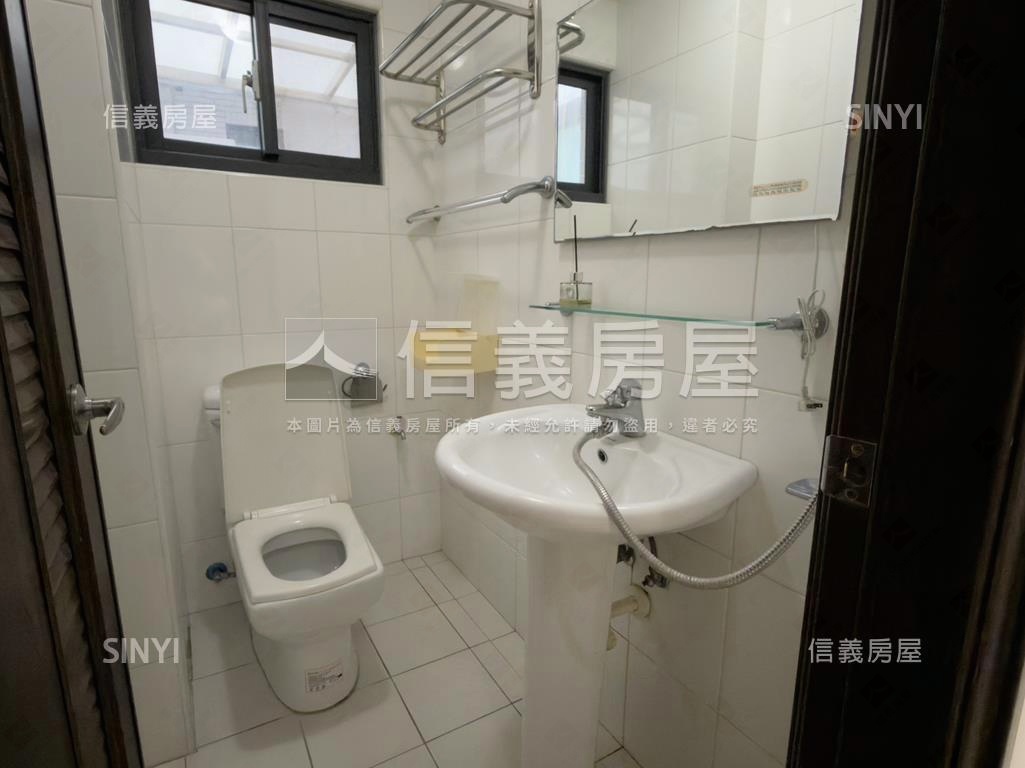 捷運旁臨路金店面房屋室內格局與周邊環境