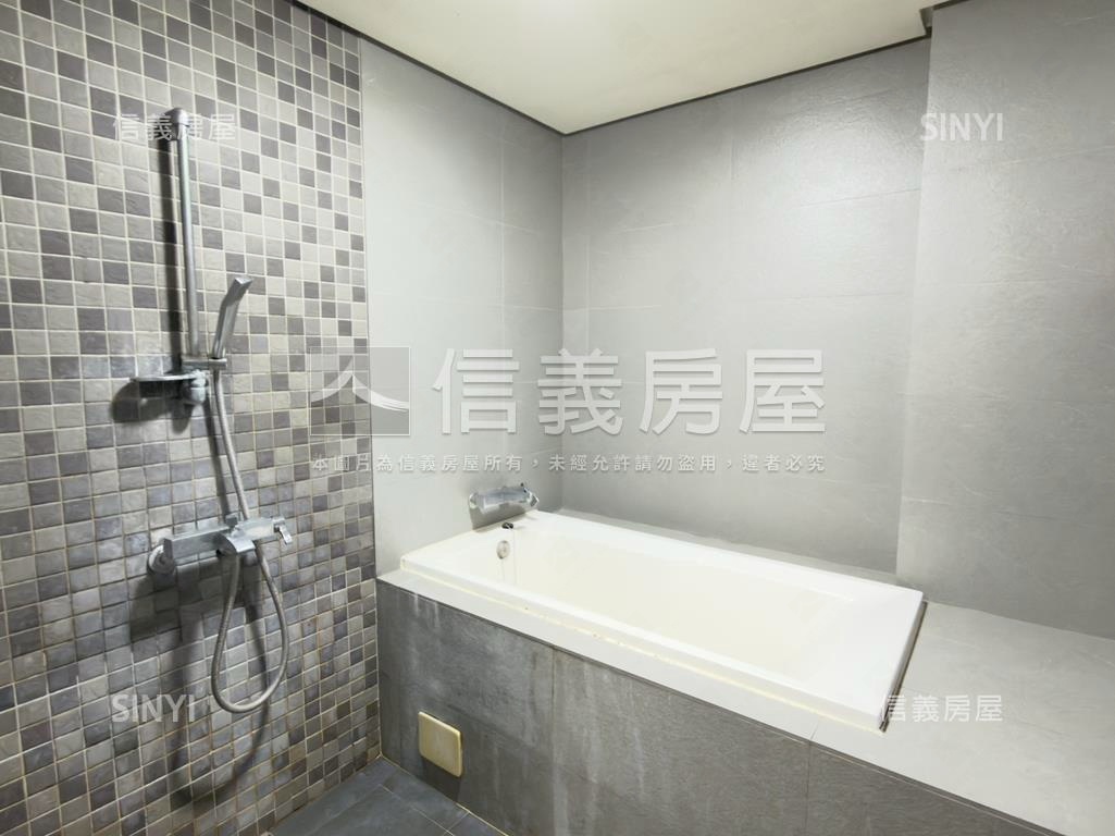 捷運旁臨路金店面房屋室內格局與周邊環境