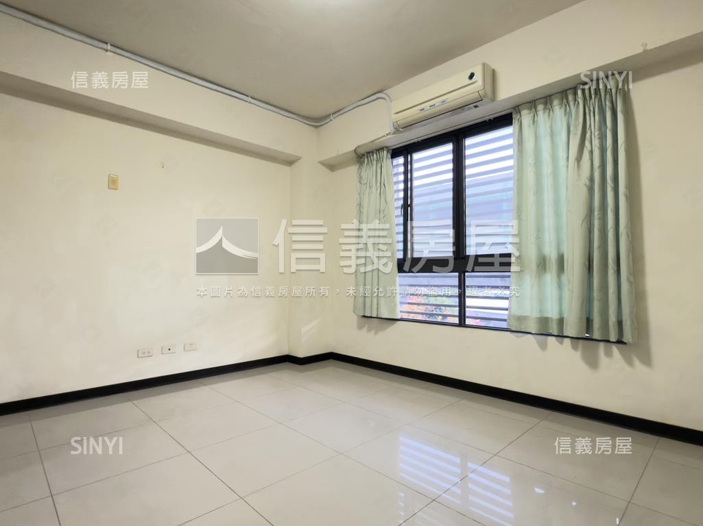 捷運旁臨路金店面房屋室內格局與周邊環境