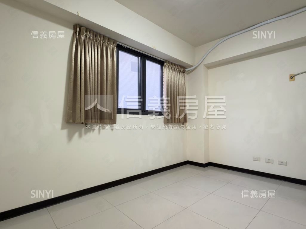 捷運旁臨路金店面房屋室內格局與周邊環境