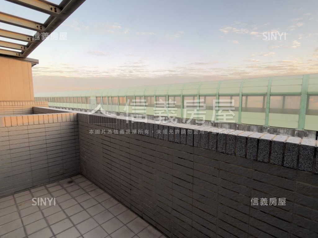 捷運旁臨路金店面房屋室內格局與周邊環境