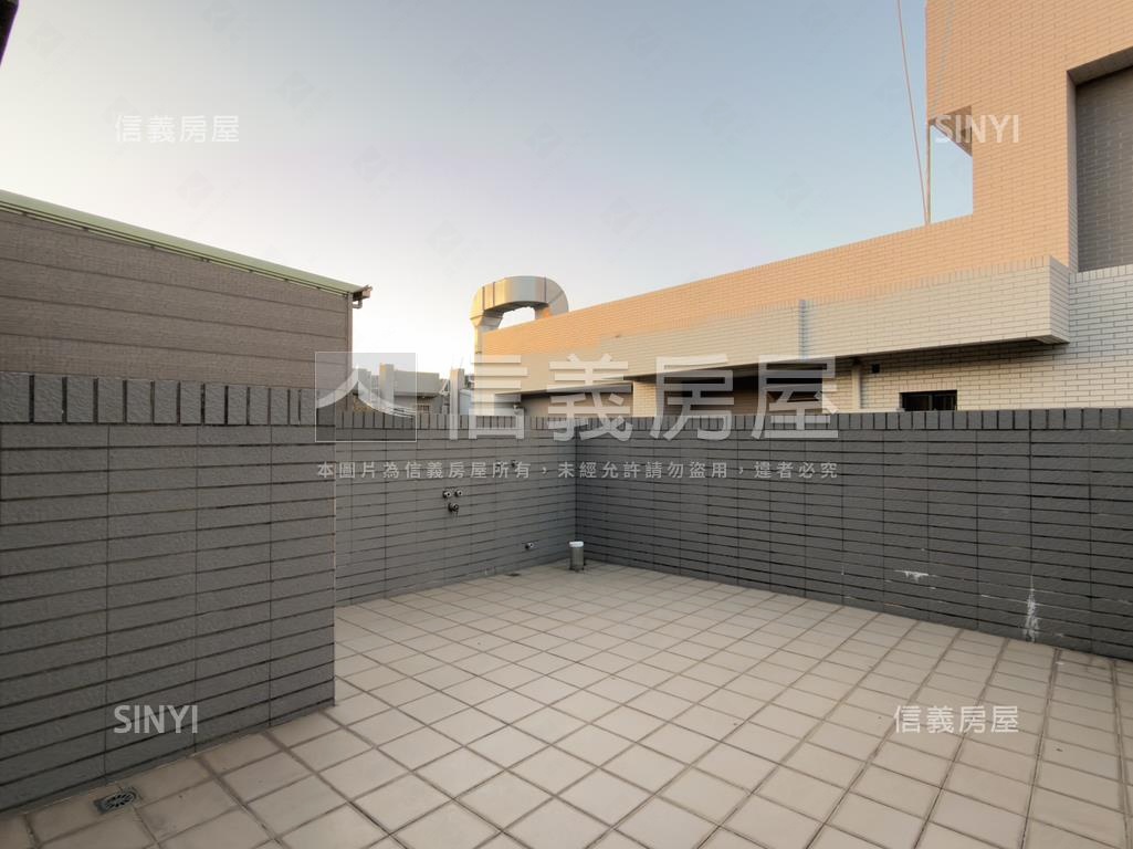 捷運旁臨路金店面房屋室內格局與周邊環境