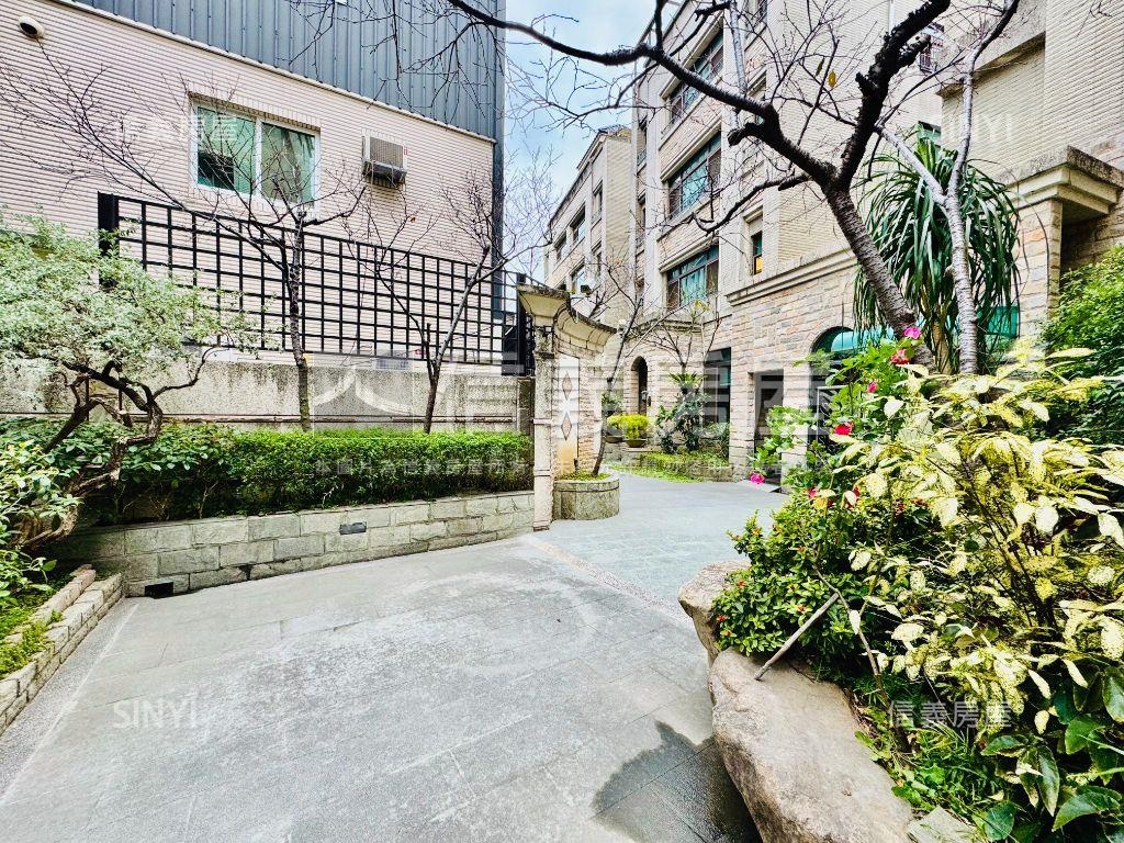 近八期秀泰雙車別墅房屋室內格局與周邊環境