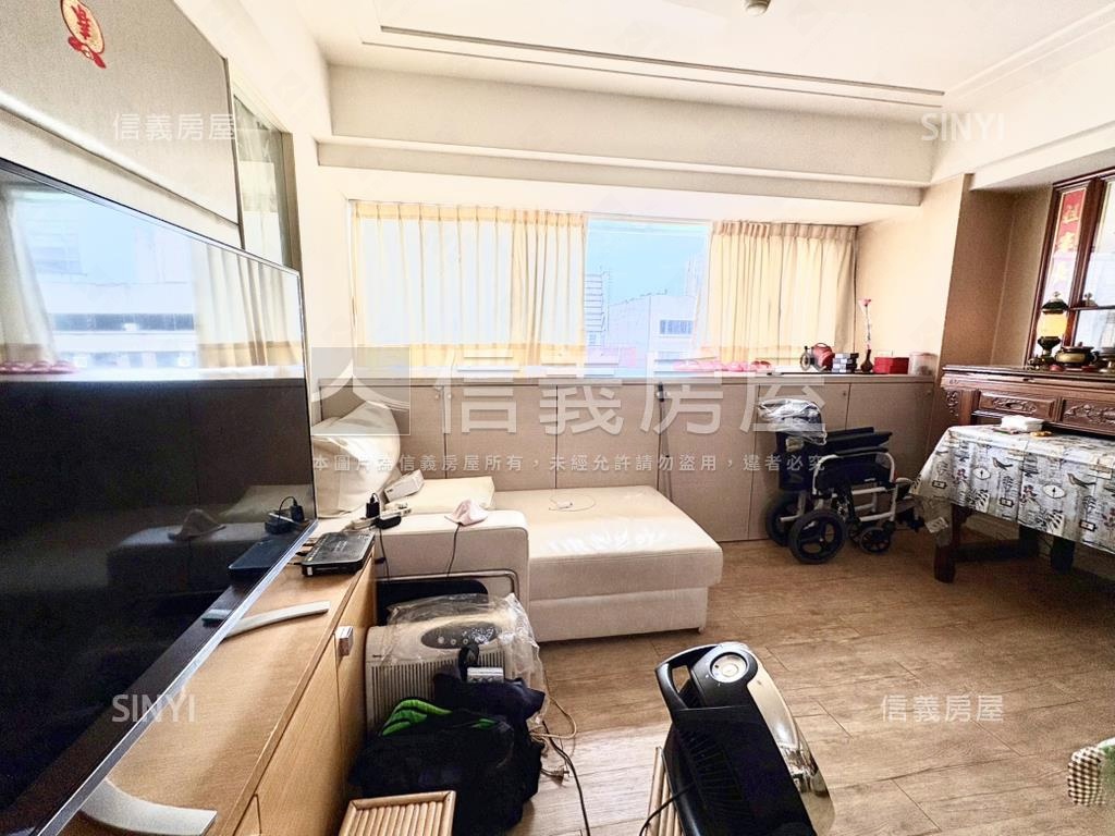 微風百貨商圈＆電梯兩房房屋室內格局與周邊環境