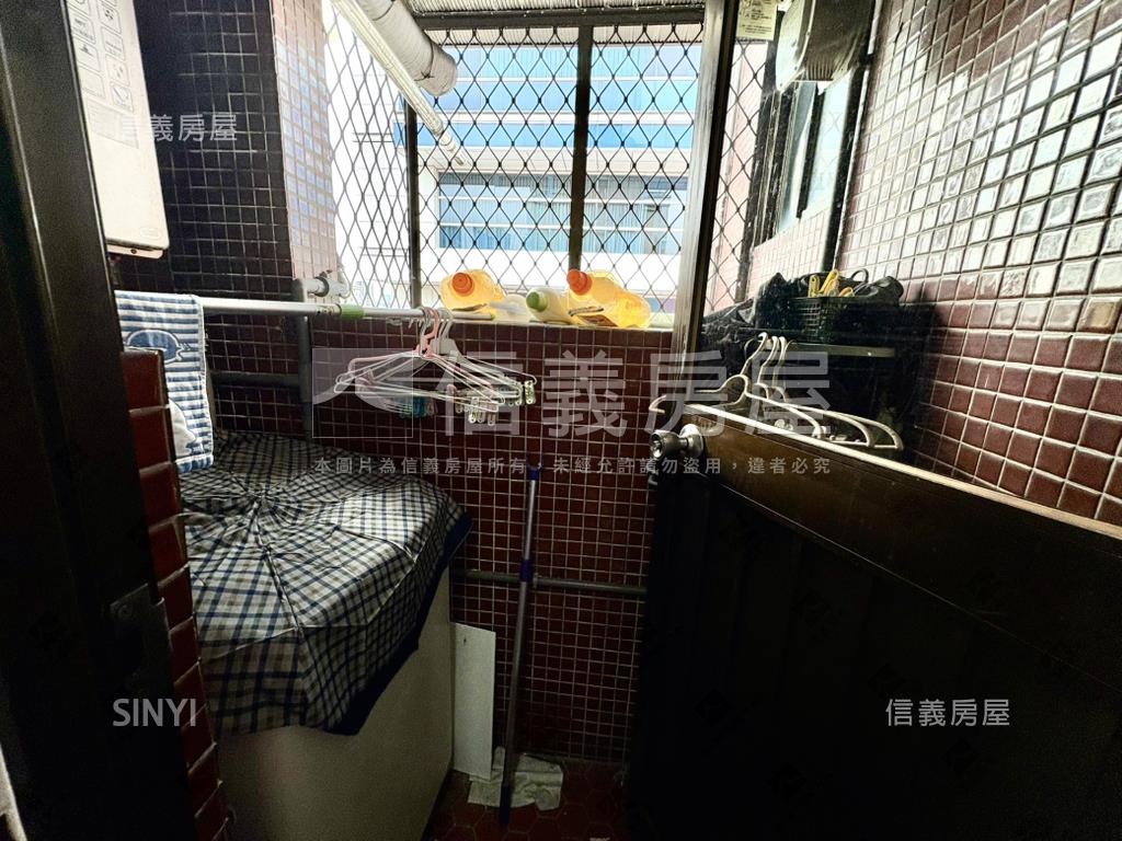 微風百貨商圈＆電梯兩房房屋室內格局與周邊環境