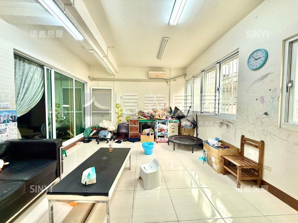 仁武面寬黃金店住房屋室內格局與周邊環境