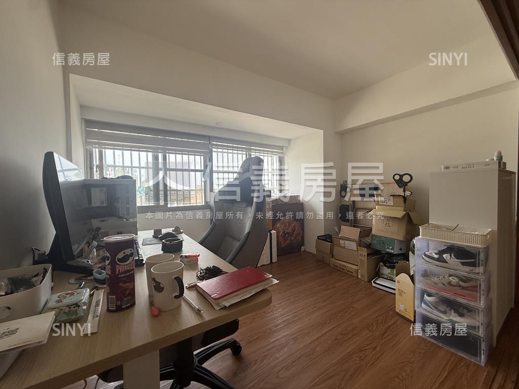 龍家族。近警總三房附車位房屋室內格局與周邊環境