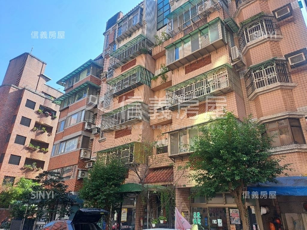 秀朗國宅３房車位房屋室內格局與周邊環境