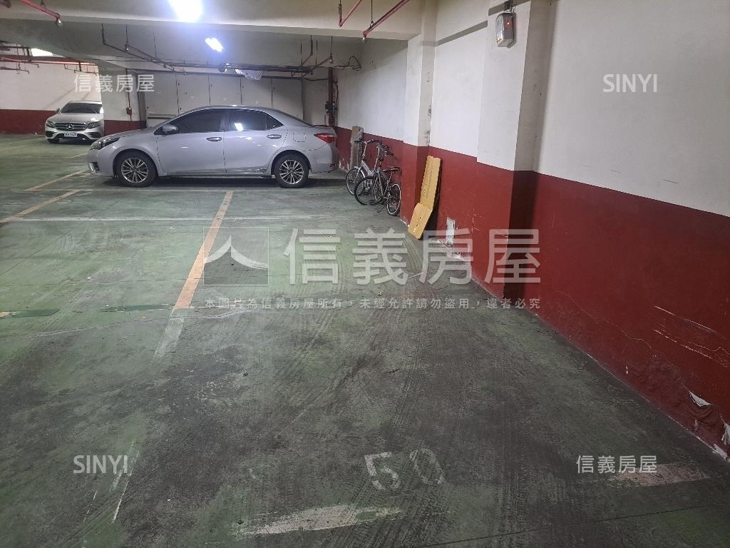秀朗國宅３房車位房屋室內格局與周邊環境