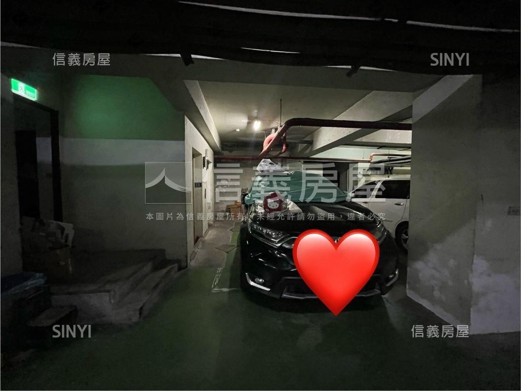 近中和捷運坡平車位房屋室內格局與周邊環境