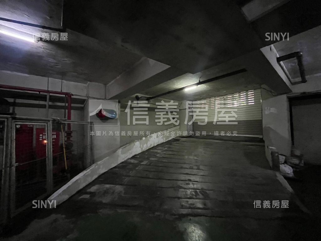 近中和捷運坡平車位房屋室內格局與周邊環境