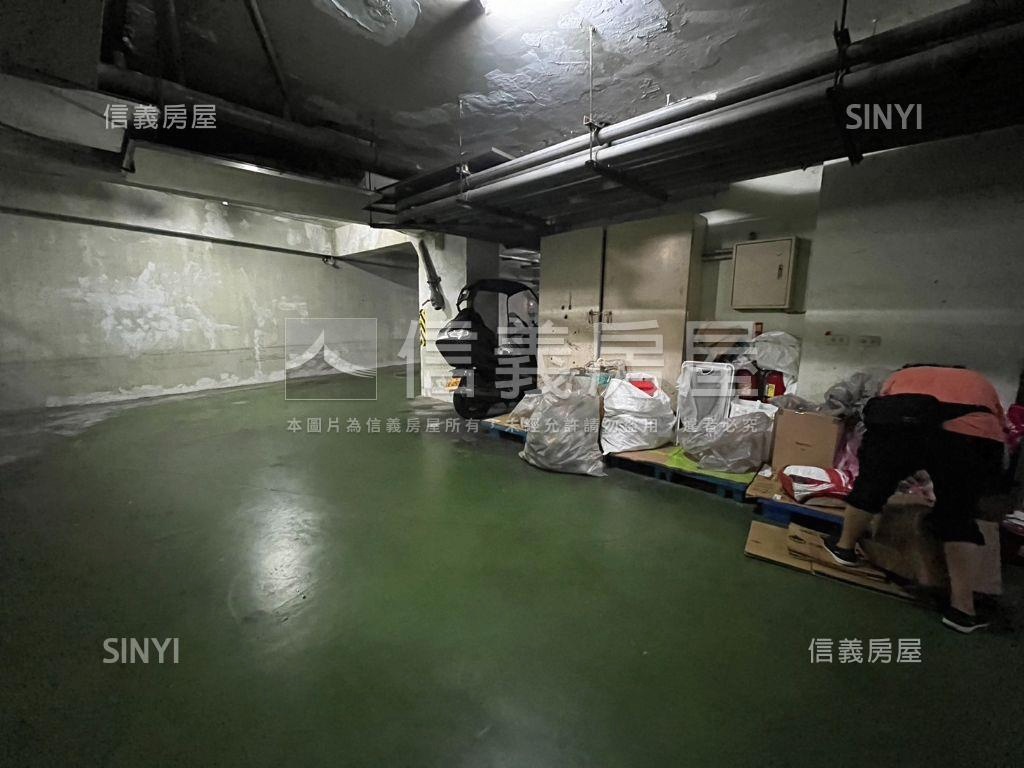 近中和捷運坡平車位房屋室內格局與周邊環境