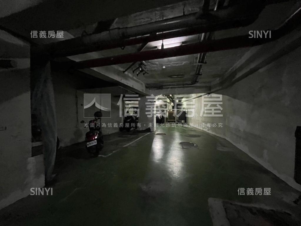 近中和捷運坡平車位房屋室內格局與周邊環境