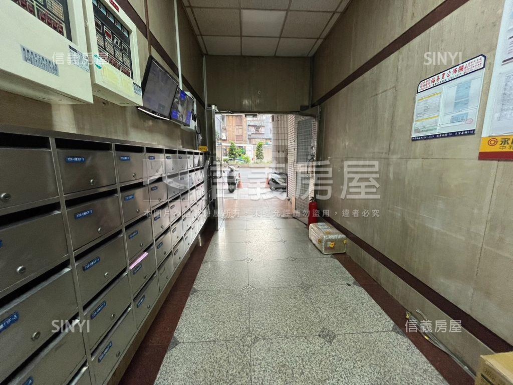 近中和捷運坡平車位房屋室內格局與周邊環境