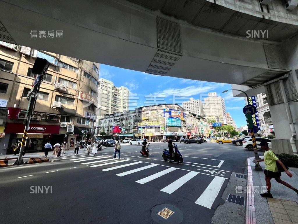 近中和捷運坡平車位房屋室內格局與周邊環境