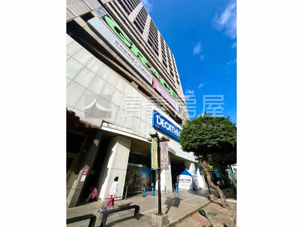 近中和捷運坡平車位房屋室內格局與周邊環境