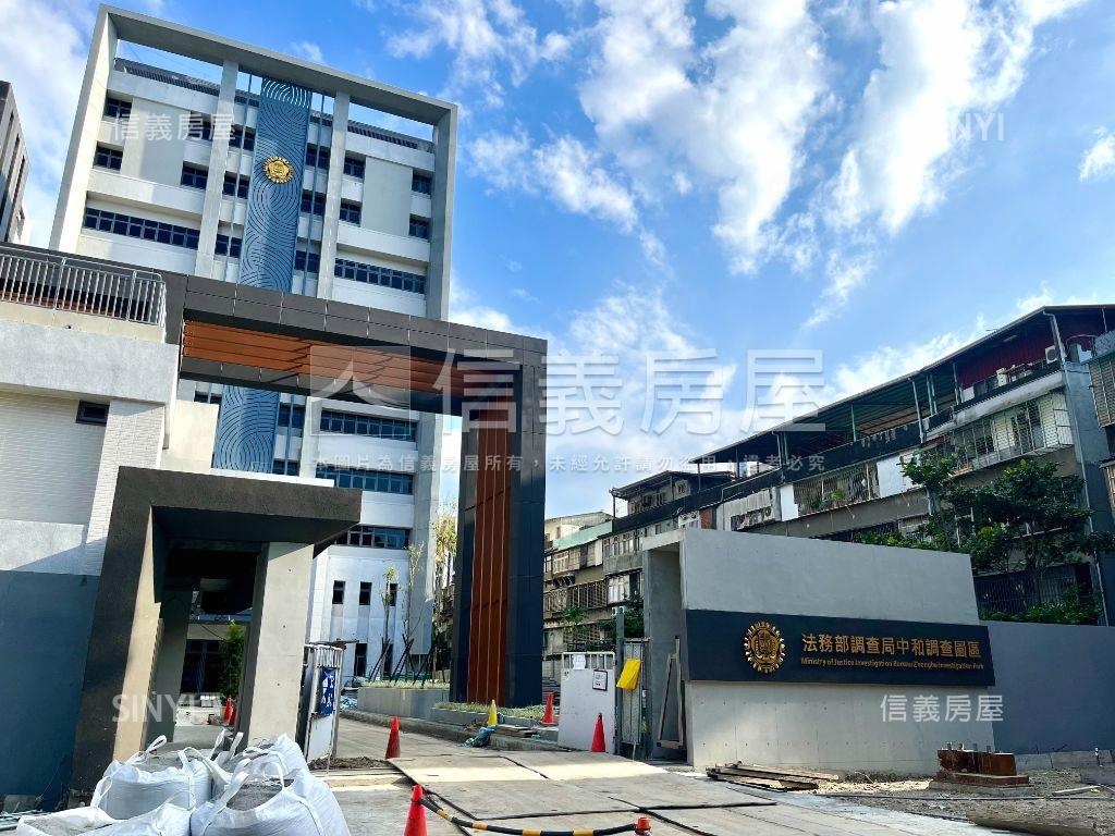 近中和捷運坡平車位房屋室內格局與周邊環境