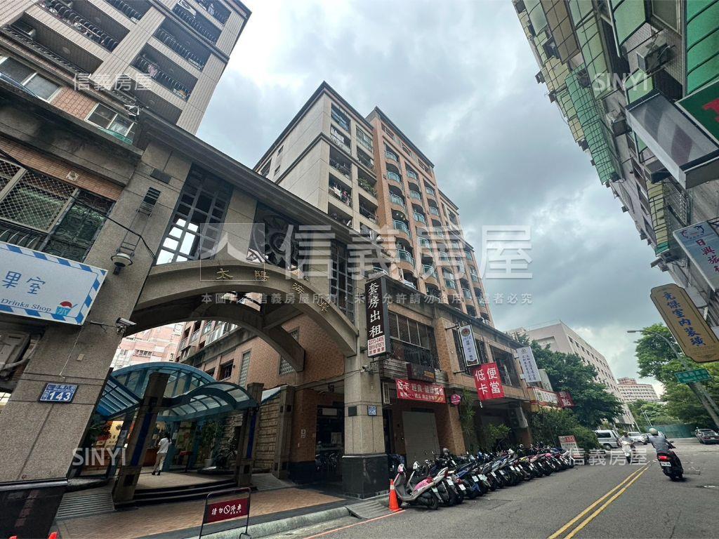 近美術館衛浴開窗電梯套房房屋室內格局與周邊環境