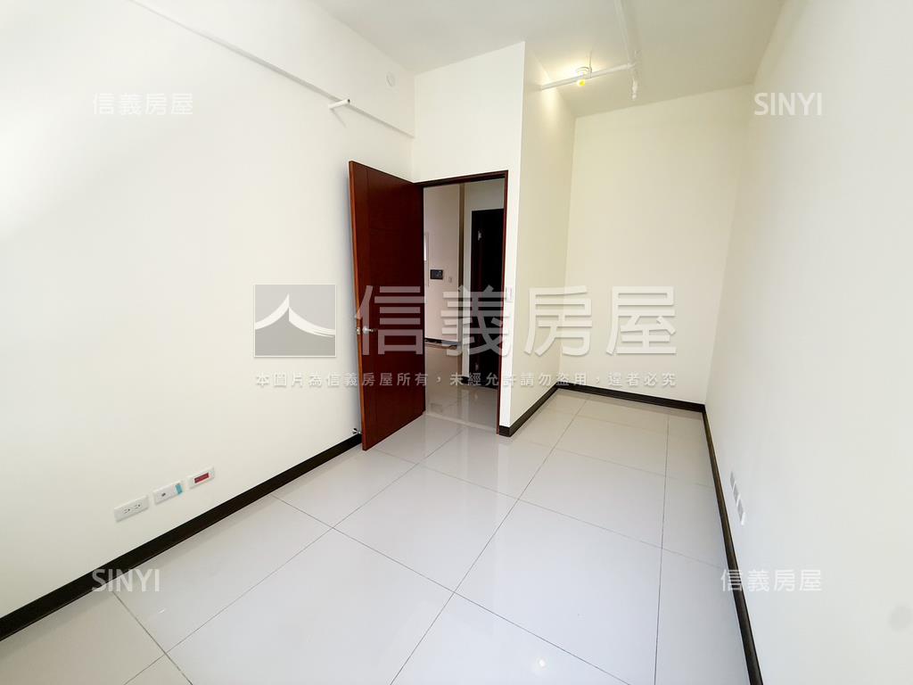 專任景安全新後棟兩房車位房屋室內格局與周邊環境