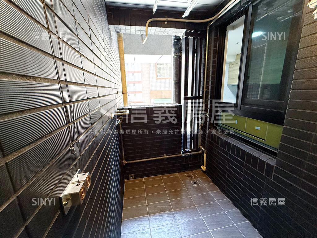 專任景安全新後棟兩房車位房屋室內格局與周邊環境