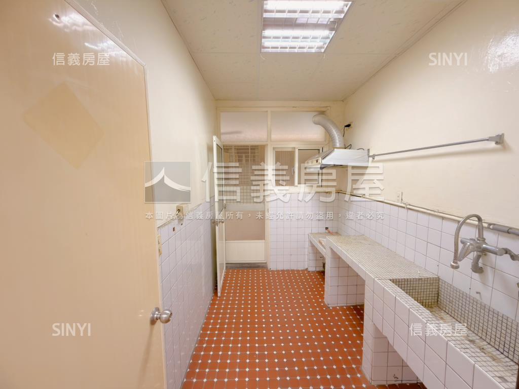 近四號公園黃金三樓房屋室內格局與周邊環境