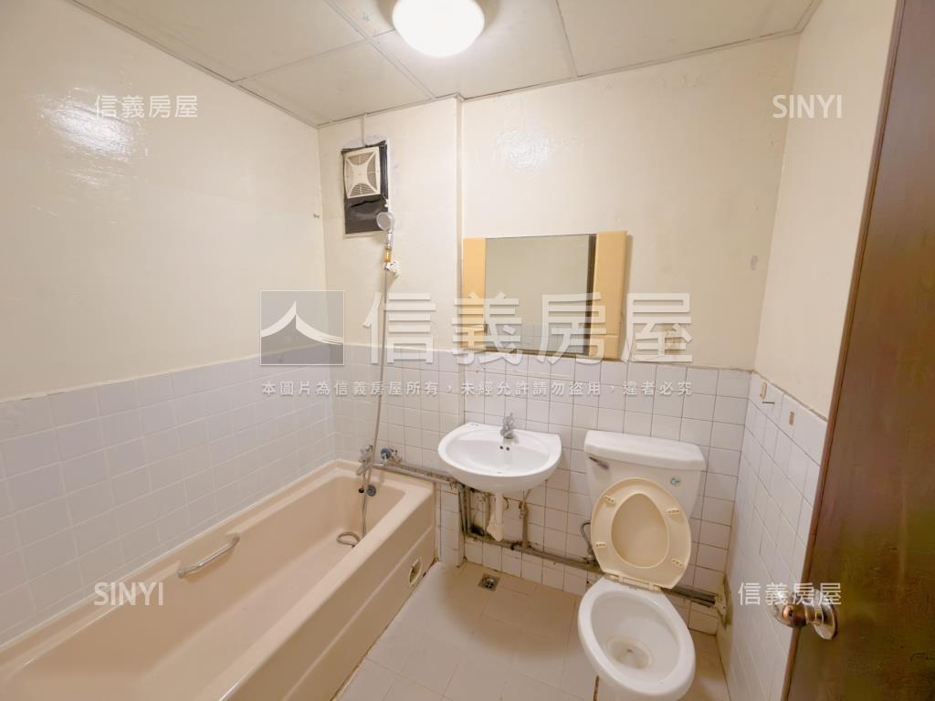 近四號公園黃金三樓房屋室內格局與周邊環境
