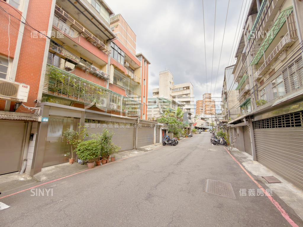 近四號公園黃金三樓房屋室內格局與周邊環境