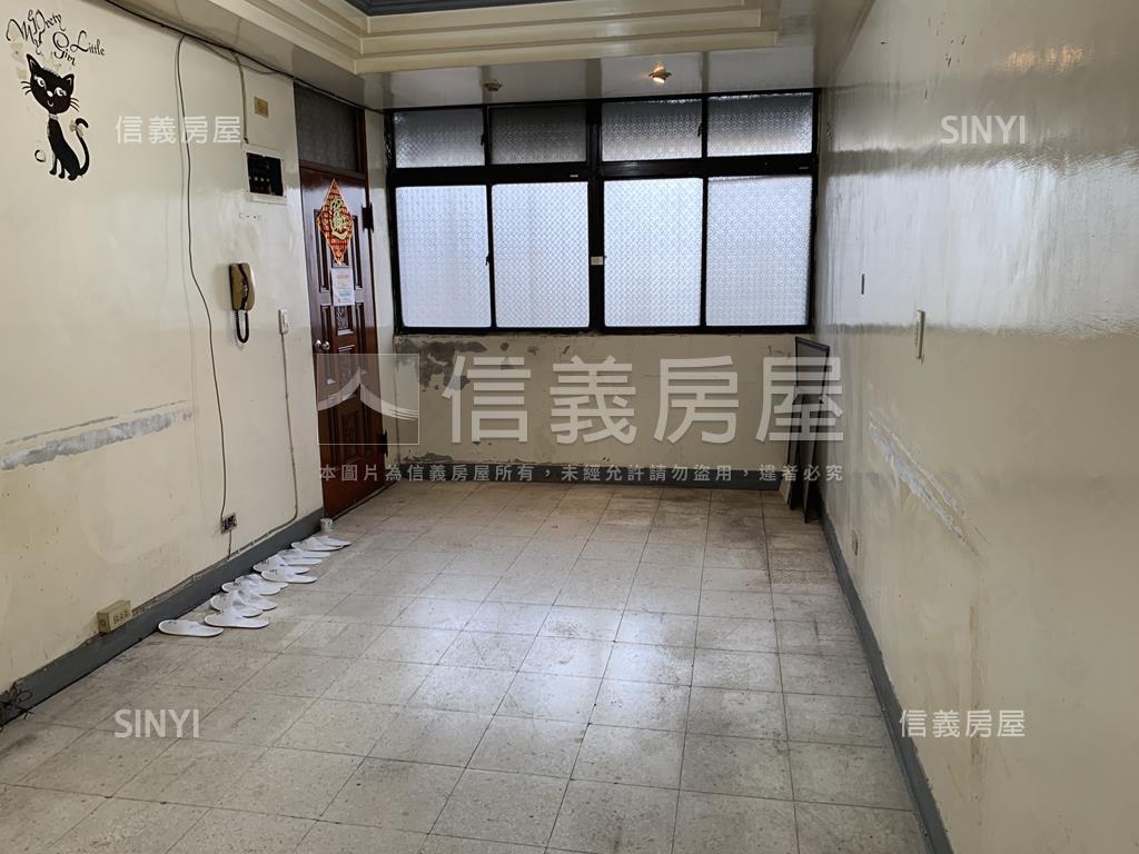 近捷運旁公寓３樓房屋室內格局與周邊環境