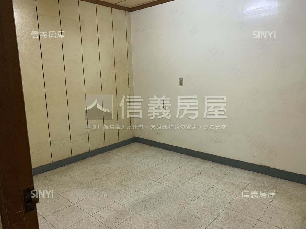 近捷運旁公寓３樓房屋室內格局與周邊環境
