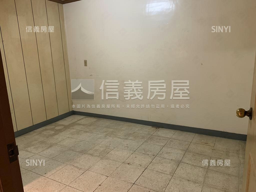 近捷運旁公寓３樓房屋室內格局與周邊環境